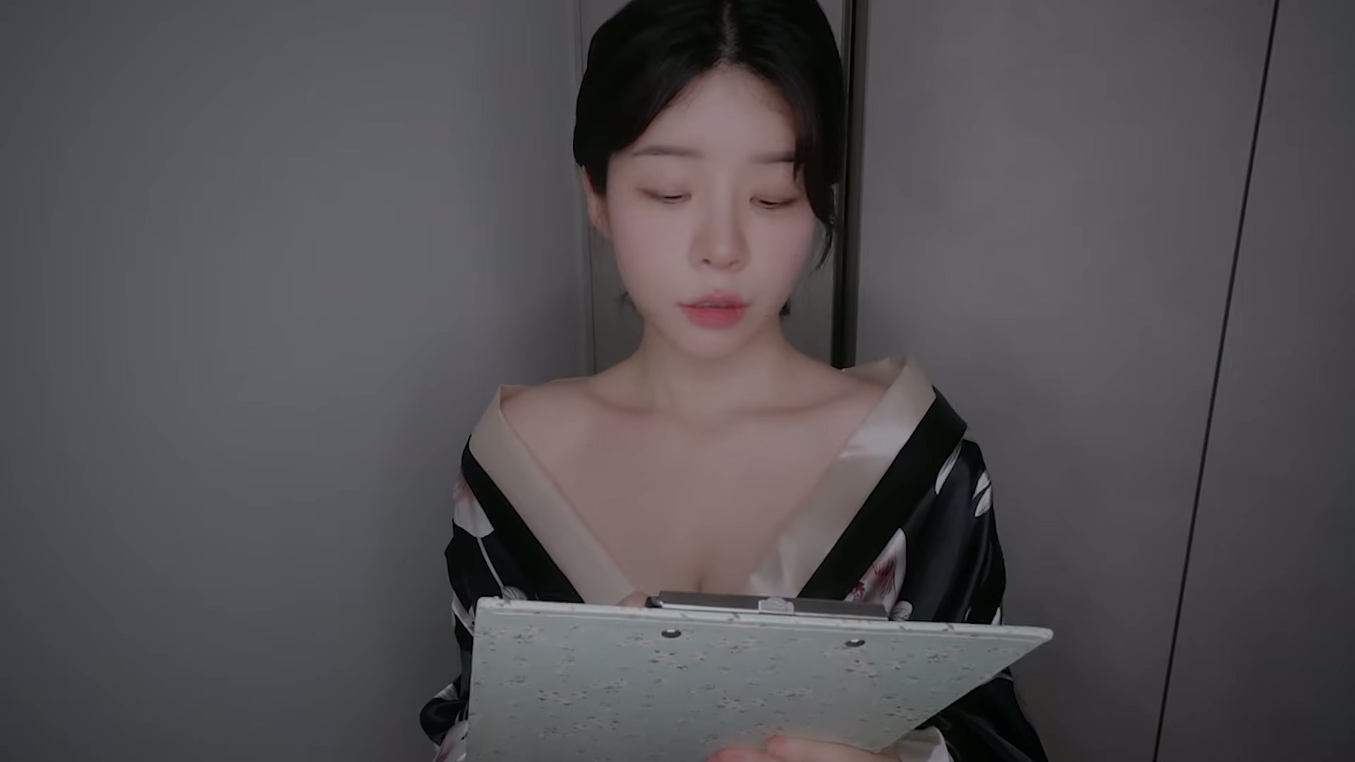 Yeonchu-你可是常客呀！在话题不断、让人昏昏欲睡的耳搔店里，从掏耳到按摩都享受一遍吧 ♥ 耳搔店角色扮演