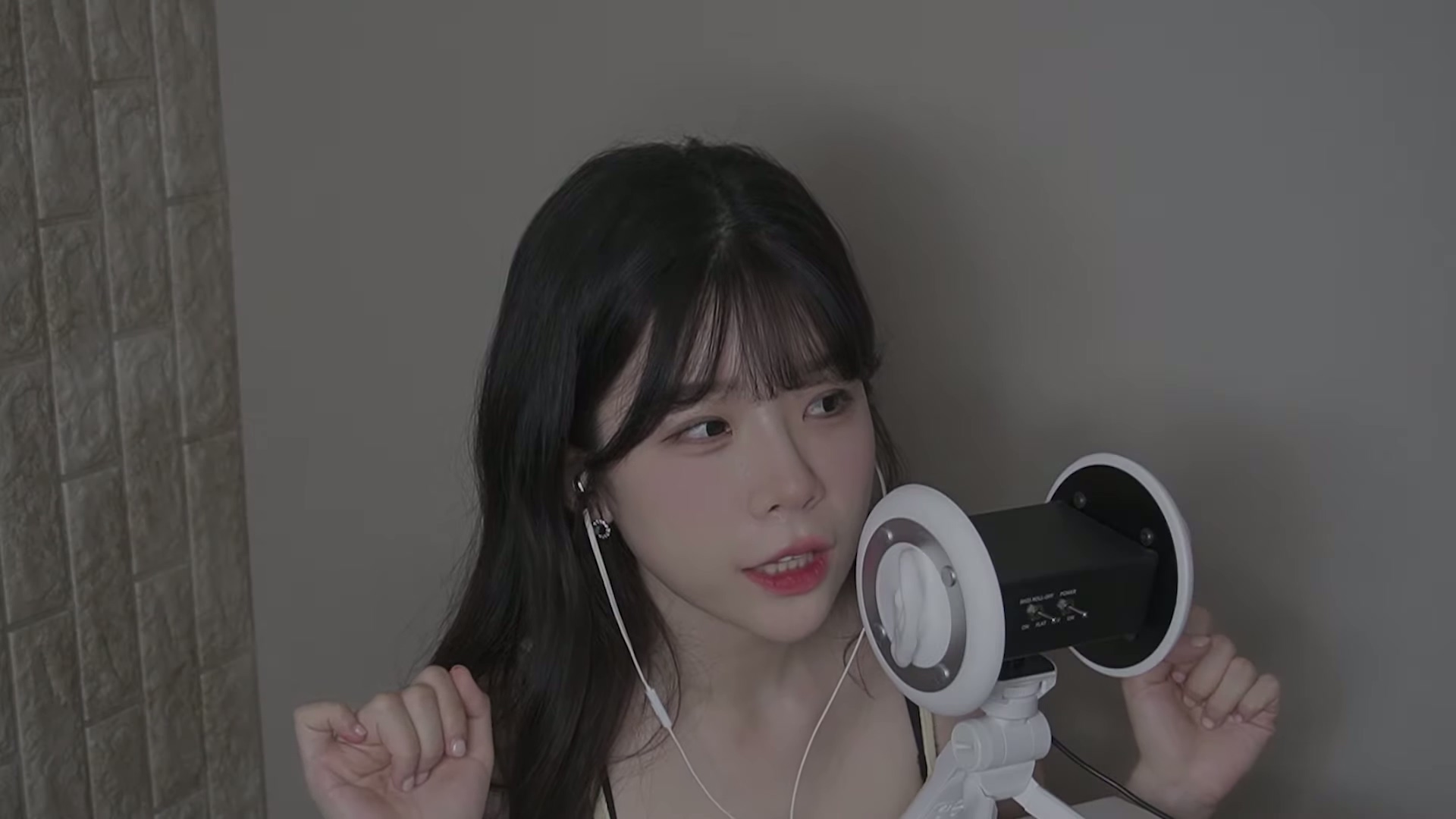 Yeonchu-吃 Melona 冰棒 & Screw Bar 冰棒