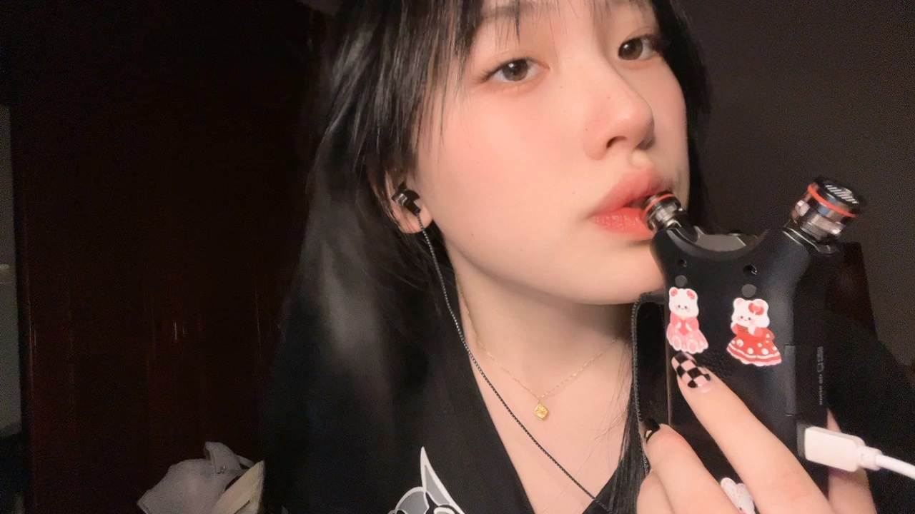 璐璐睡不着-吸管