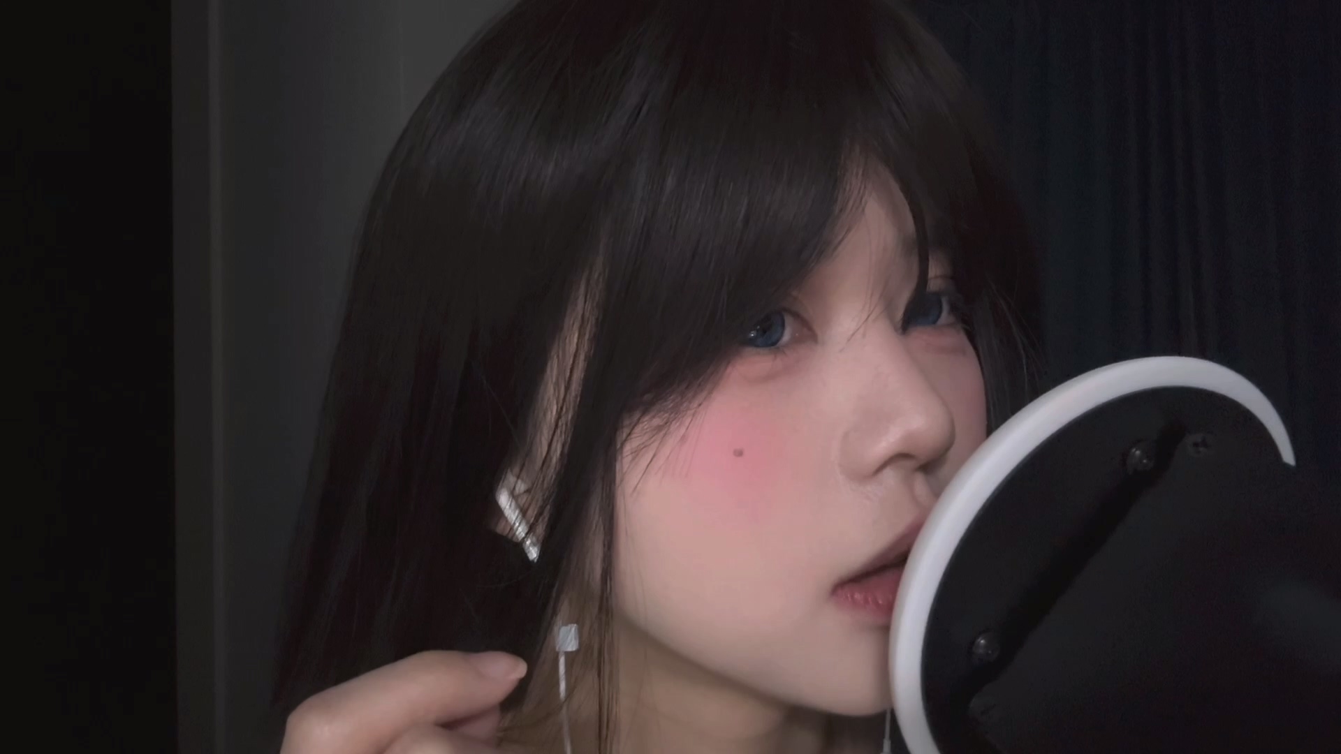 啵啵眠眠-3.26吃草莓耳朵