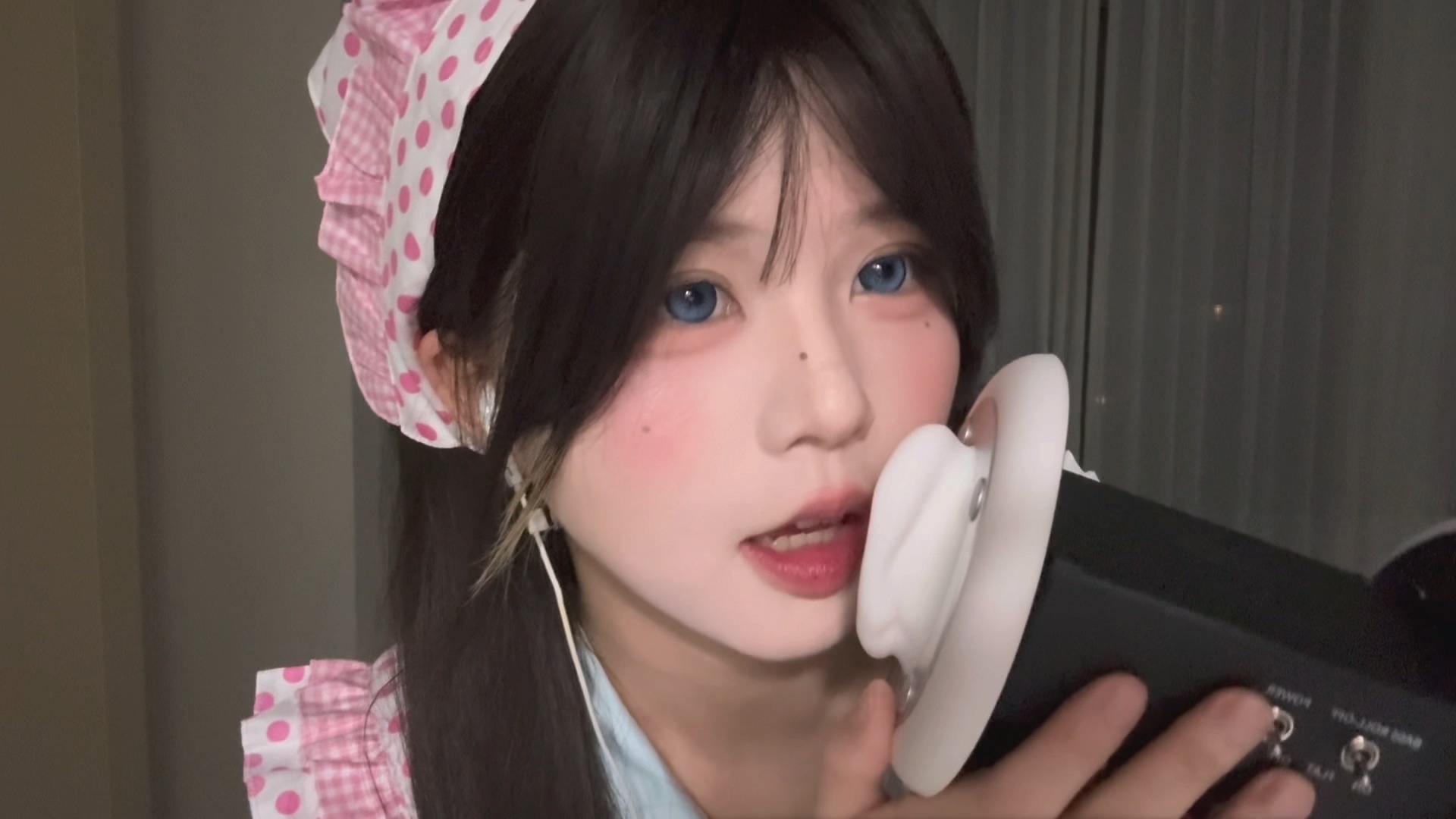 啵啵眠眠-小厨娘和你偷偷亲吻