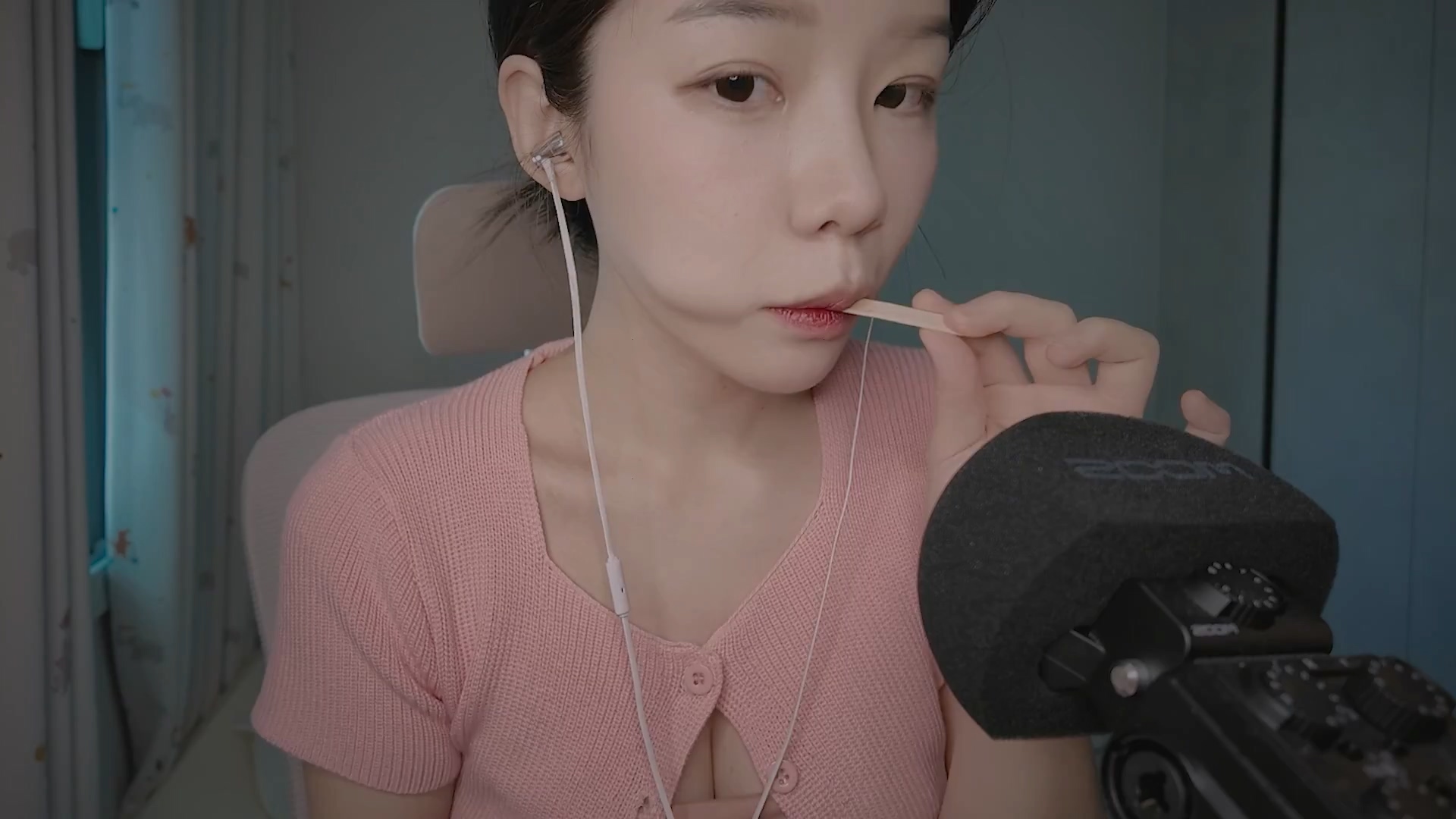 Yeonchu-雪糕 / 欺负室友 / 奇怪的恶魔 RP