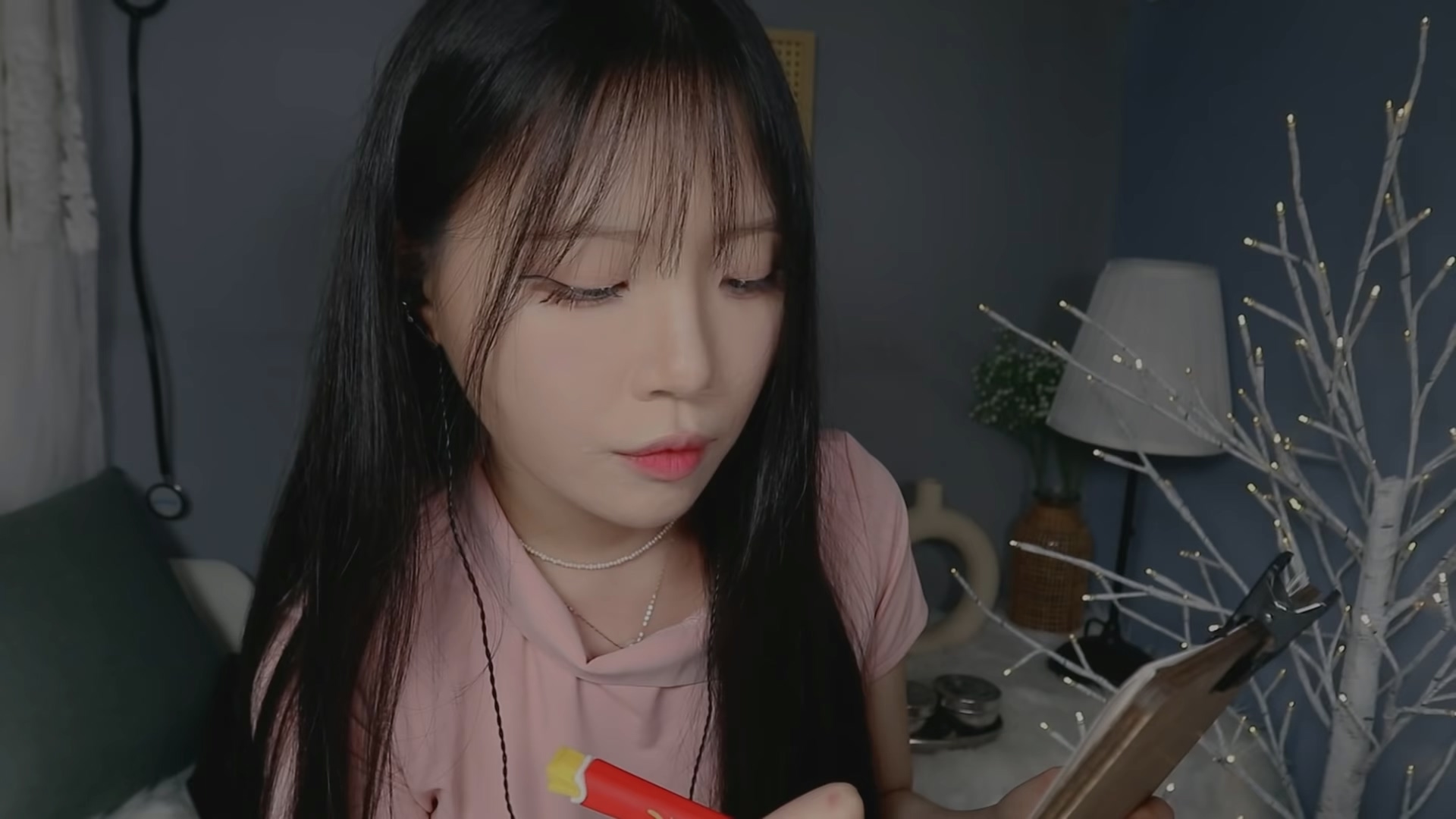 Nara-害怕打针的患者与安抚他的护士