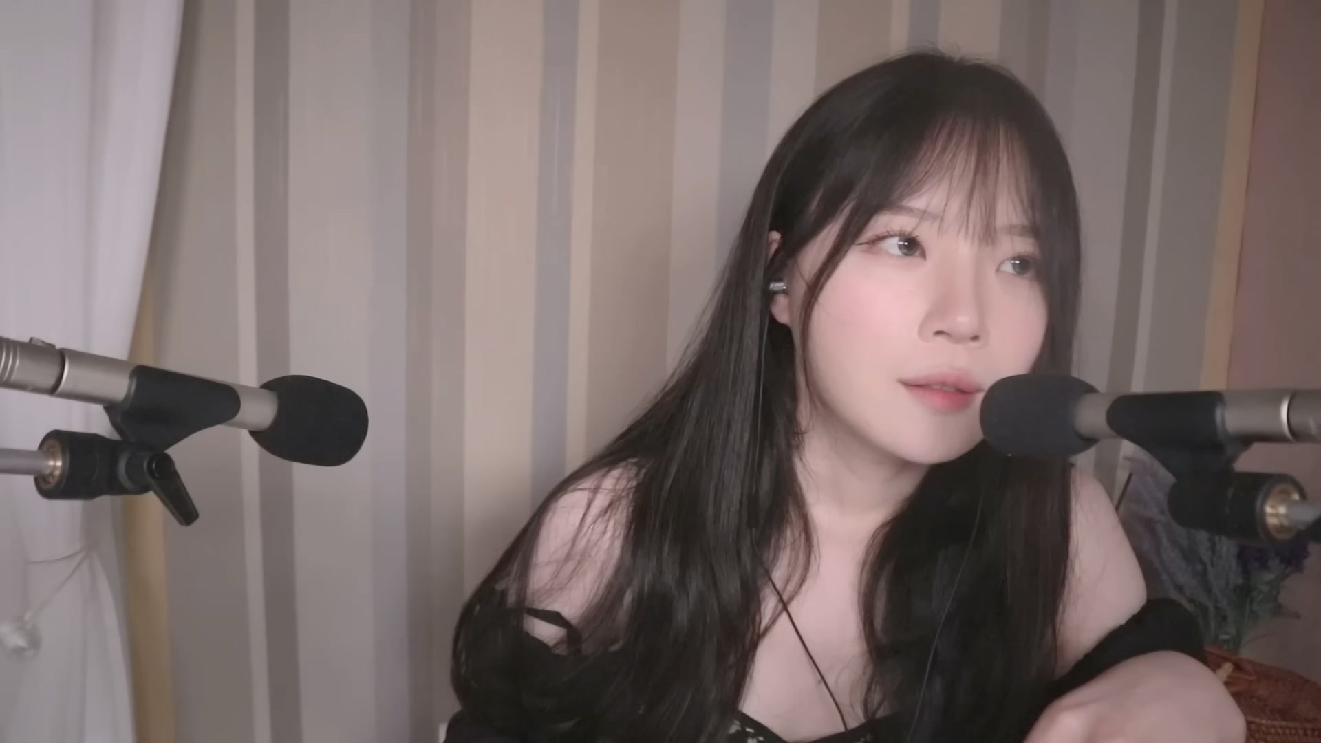 Nara-试穿秋装，左右耳近距离闲聊近况