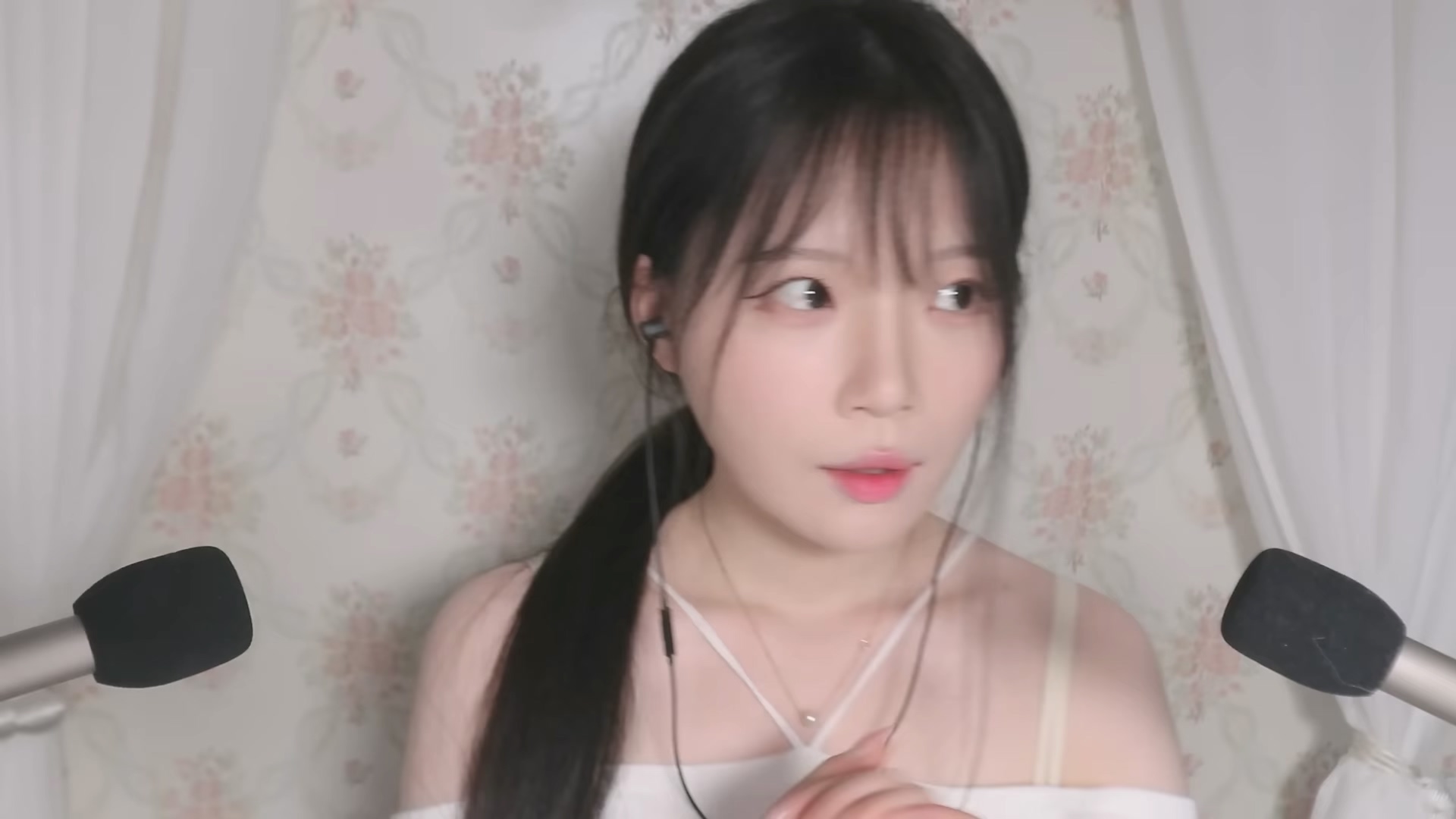 Nara-轮流在左右耳轻声分享近况