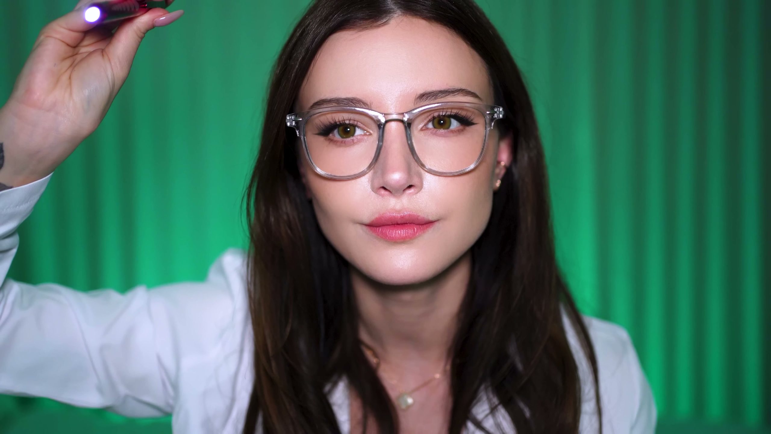 Dainty Wilder-ASMR医生为你进行颅神经检查…