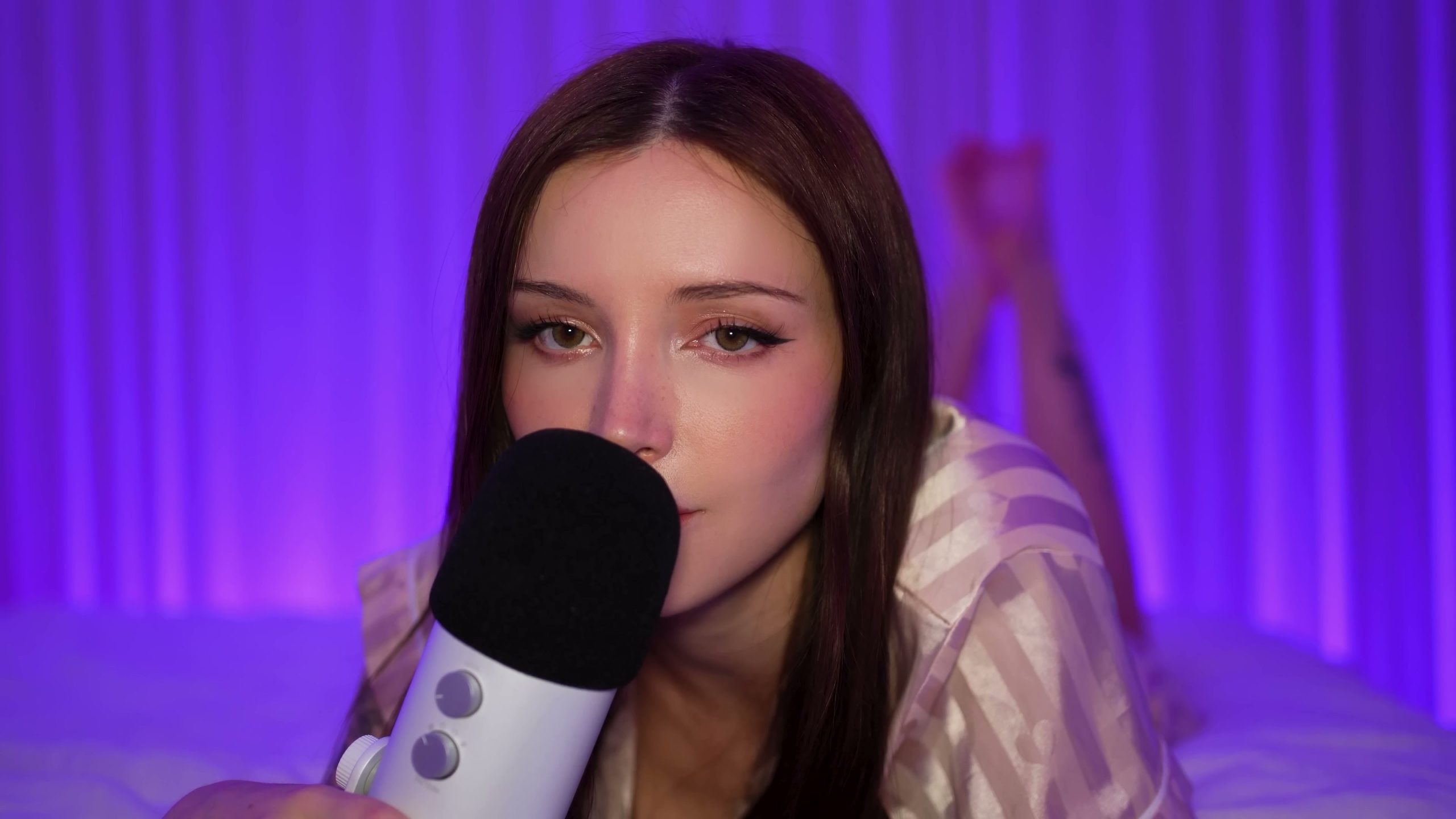 Dainty Wilder-ASMR女友陪伴你入睡