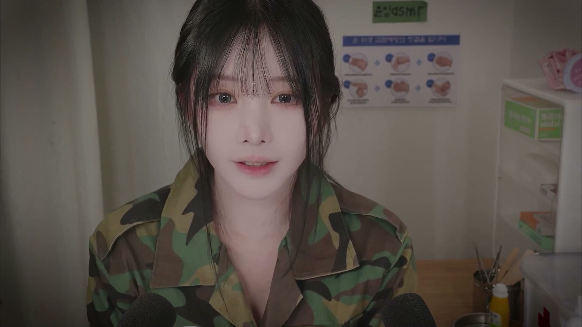 Yoonying-一睁眼发现自己在异世界的女兵部队里