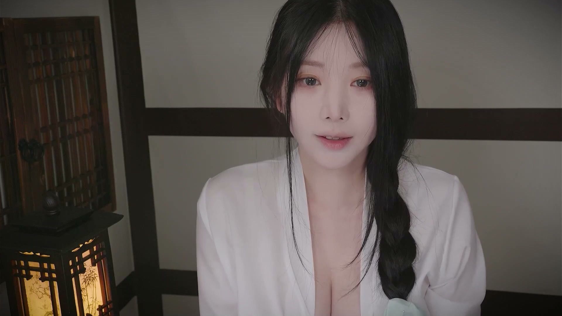 Yoonying-与天真的女主人共度的夜晚