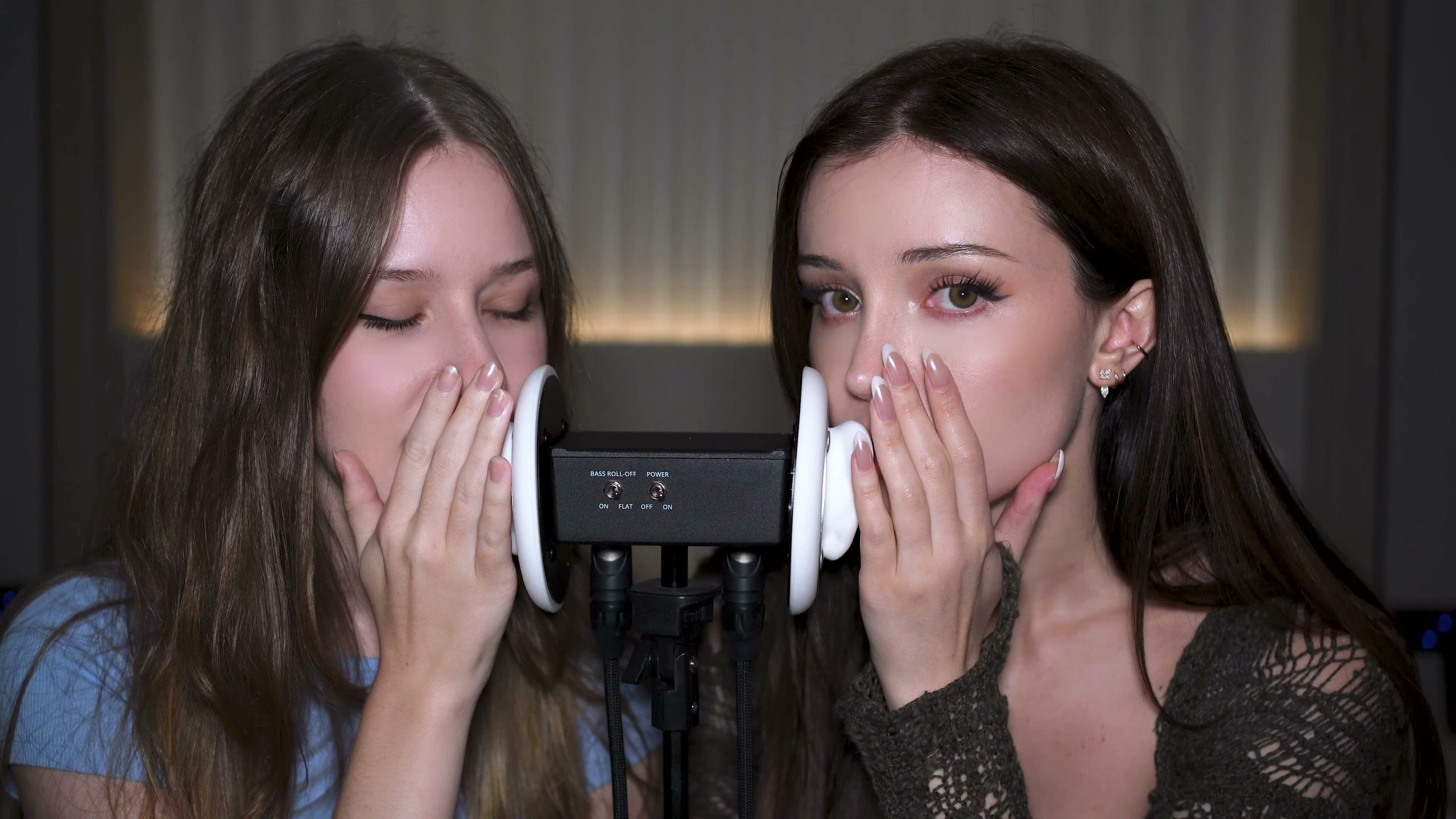 Dainty Wilder-两个女生，一支3Dio麦克风…)(ft. @DiddlyASMR)