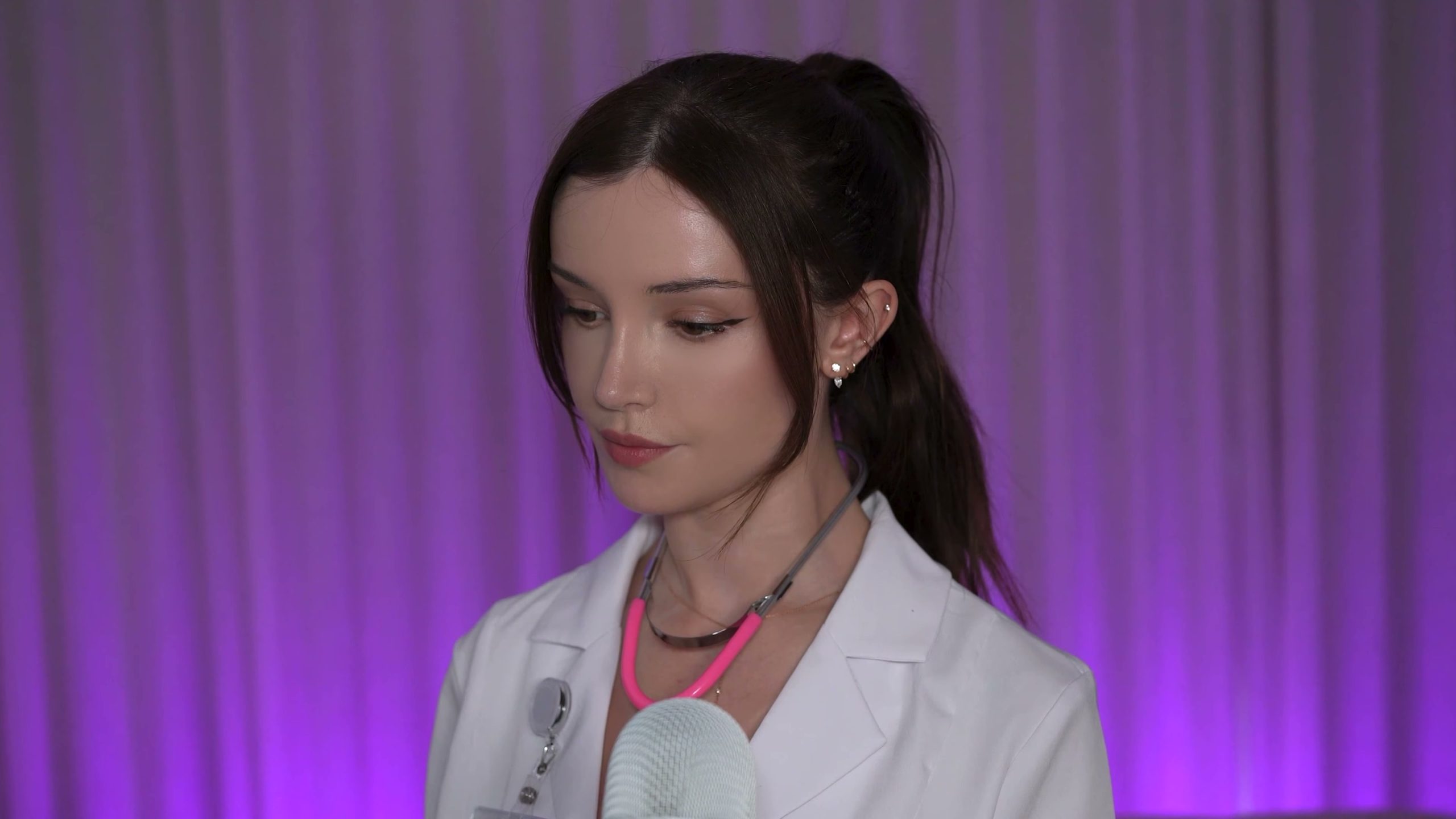 Dainty Wilder-医生为你检测压力水平…