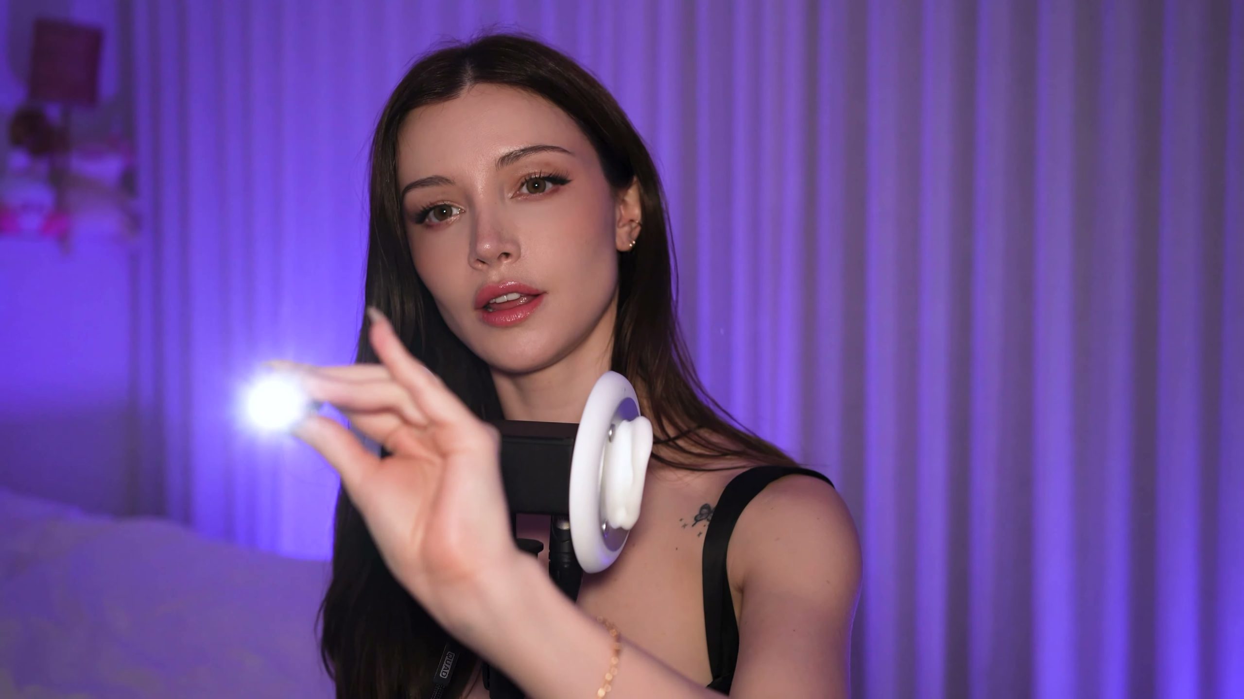 Dainty Wilder-跟随光线，引导你入睡的催眠ASMR…