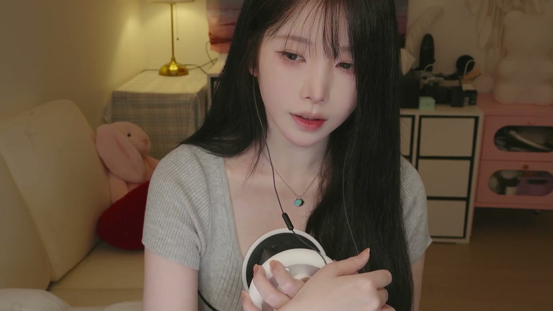 Yoonying-黏糯舔耳与凝胶按摩